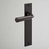 Manilla para puertas Digby con placa larga (fija) - Bronce