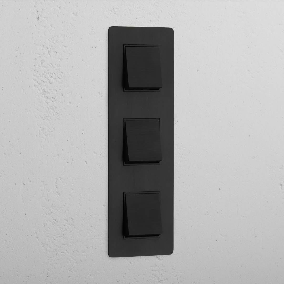 Interruptor triple de balancín en bronce y negro con diseño vertical - Solución eficiente para el control de luces