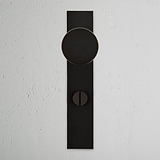 Pomo para puertas Onslow con placa larga (con muelle) y condena - Bronce