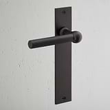 Manilla para puertas Harper con placa larga (fija) - Bronce