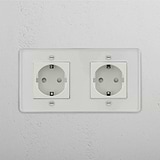 Módulo doble Schuko en traslúcido y blanco - Solución avanzada para electricidad en el hogar, sobre fondo blanco