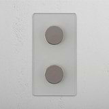 Interruptor doble regulador de luz en níquel pulido y traslúcido con diseño vertical - Solución avanzada para ajuste de luz, sobre fondo blanco