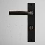Manilla para puertas Apsley con placa larga (con muelle) y sistema giratorio - Bronce