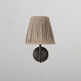 Aplique de pared Malvern mediano en beige natural vista de frente