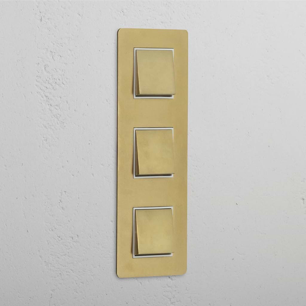 Interruptor triple vertical en latón antiguo y blanco con tres palancas - Funcionamiento sencillo