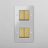 Interruptor doble de balancín en latón antiguo y traslúcido con blanco con cuatro posiciones, diseño vertical - Solución avanzada para iluminación, sobre fondo blanco