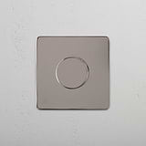 Interruptor para control de la intensidad de la luz sobre fondo blanco: Interruptor individual regulador de luz en níquel pulido
