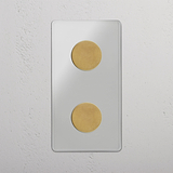Interruptor doble con regulador de luz en latón antiguo y traslúcido con diseño vertical - Solución versátil para el control de luz, sobre fondo blanco