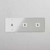 Herramienta de carga poderosa: Módulo triple USB de carga rápida en traslúcido y blanco sobre fondo blanco