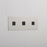 Salida estándar de carga rápida de alta capacidad: Módulo triple USB x3 en níquel pulido y negro