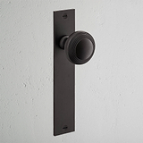 Pomo para puertas Poplar con placa larga (sin muelle) - Bronce