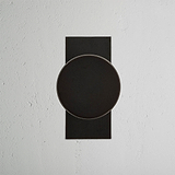 Pomo para puertas Onslow con placa corta (fijo) - Bronce