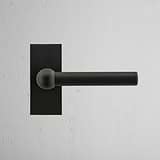 Manilla para puertas Harper con placa corta (con muelle) - Bronce