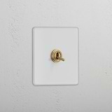 Interruptor individual de palanca en latón antiguo y traslúcido, elegante - Accesorio simple para control de luces
