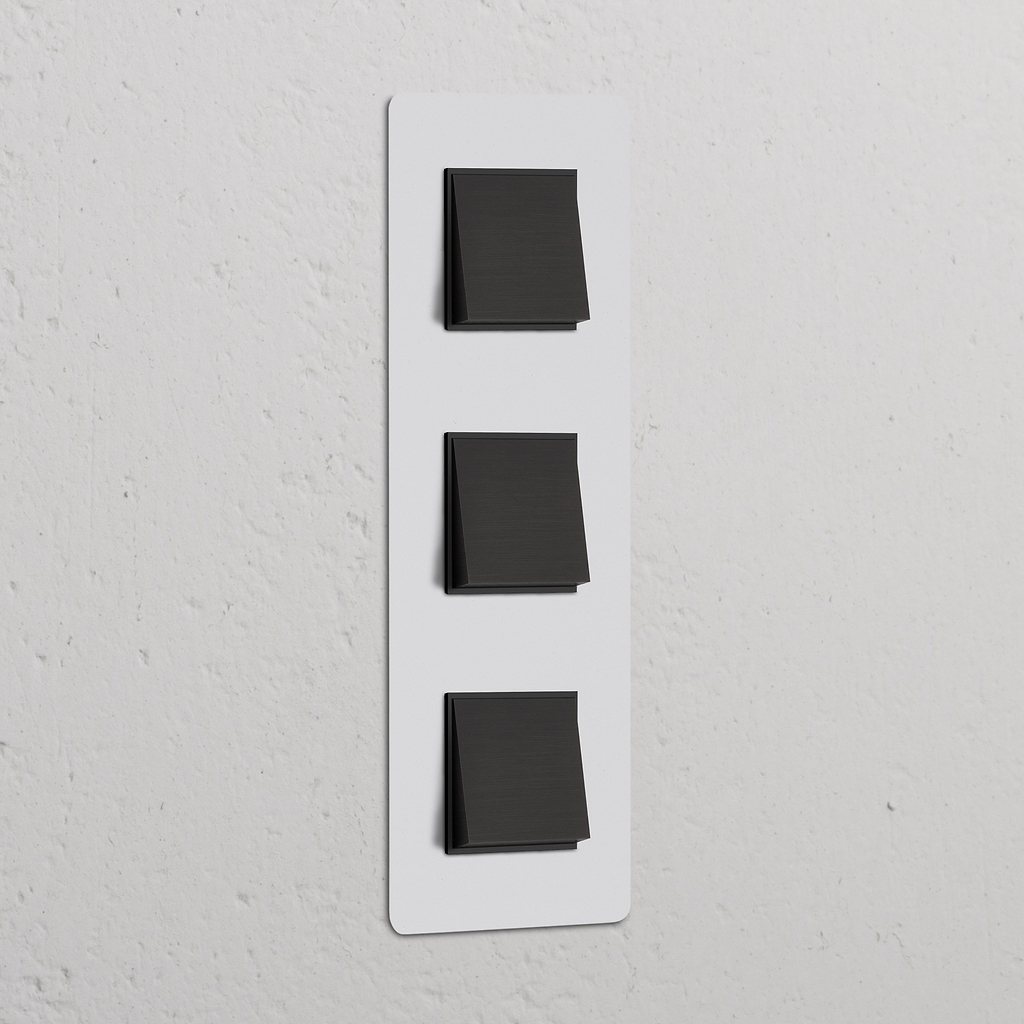 Interruptor conmutador de balancín x3 vertical (marco triple) - Pintable y bronce (inserción negra)