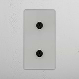 Interruptor doble de palanca en bronce y traslúcido con diseño vertical - Herramienta de control de luces fácil de usar, sobre fondo blanco