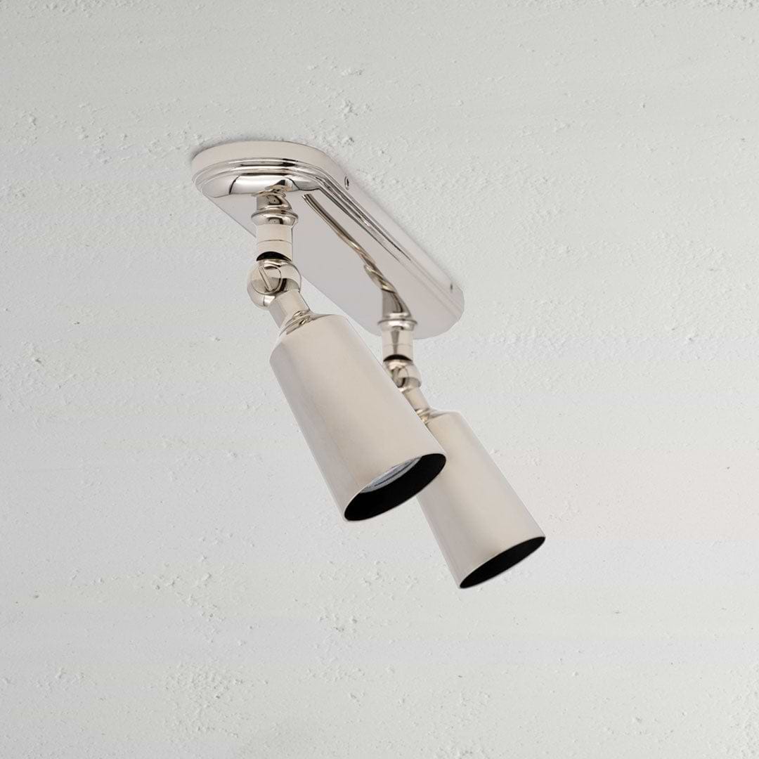 Lámpara de techo doble en níquel pulido sobre fondo blanco