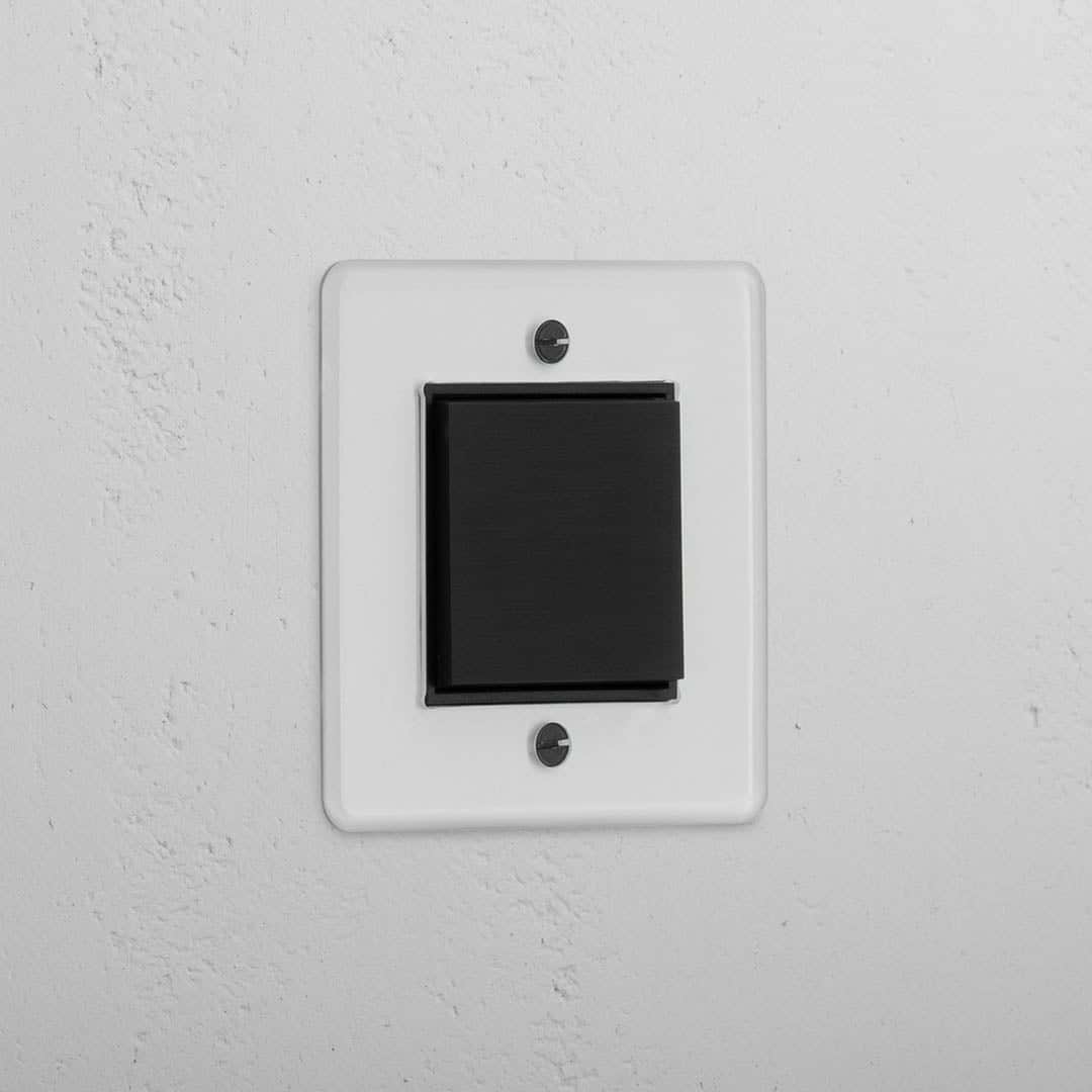 Interruptor individual de balancín central en bronce y traslúcido con negro - Solución eficiente para control de luces