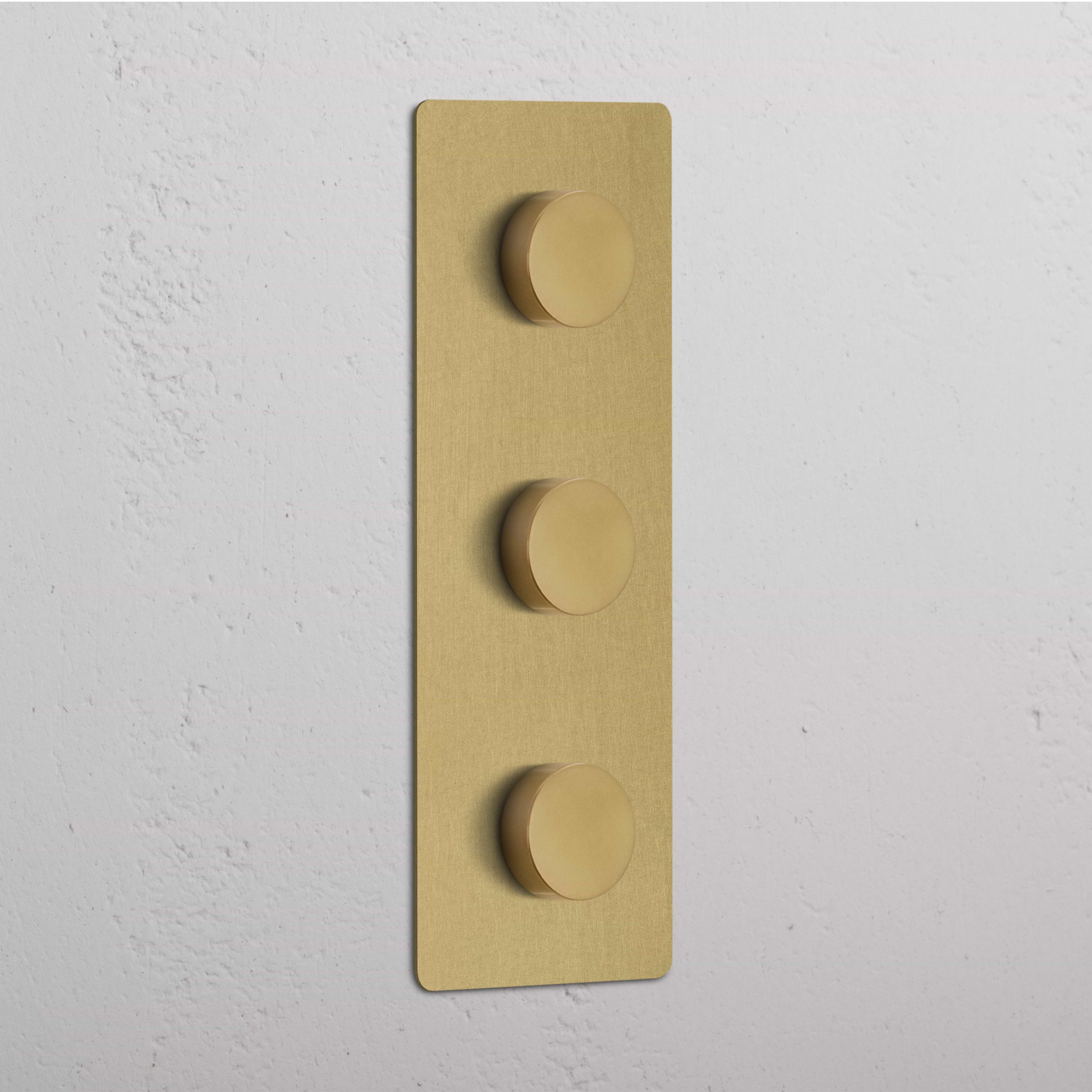 Interruptor con regulador de luz triple en latón antiguo en diseño vertical - Control de luz