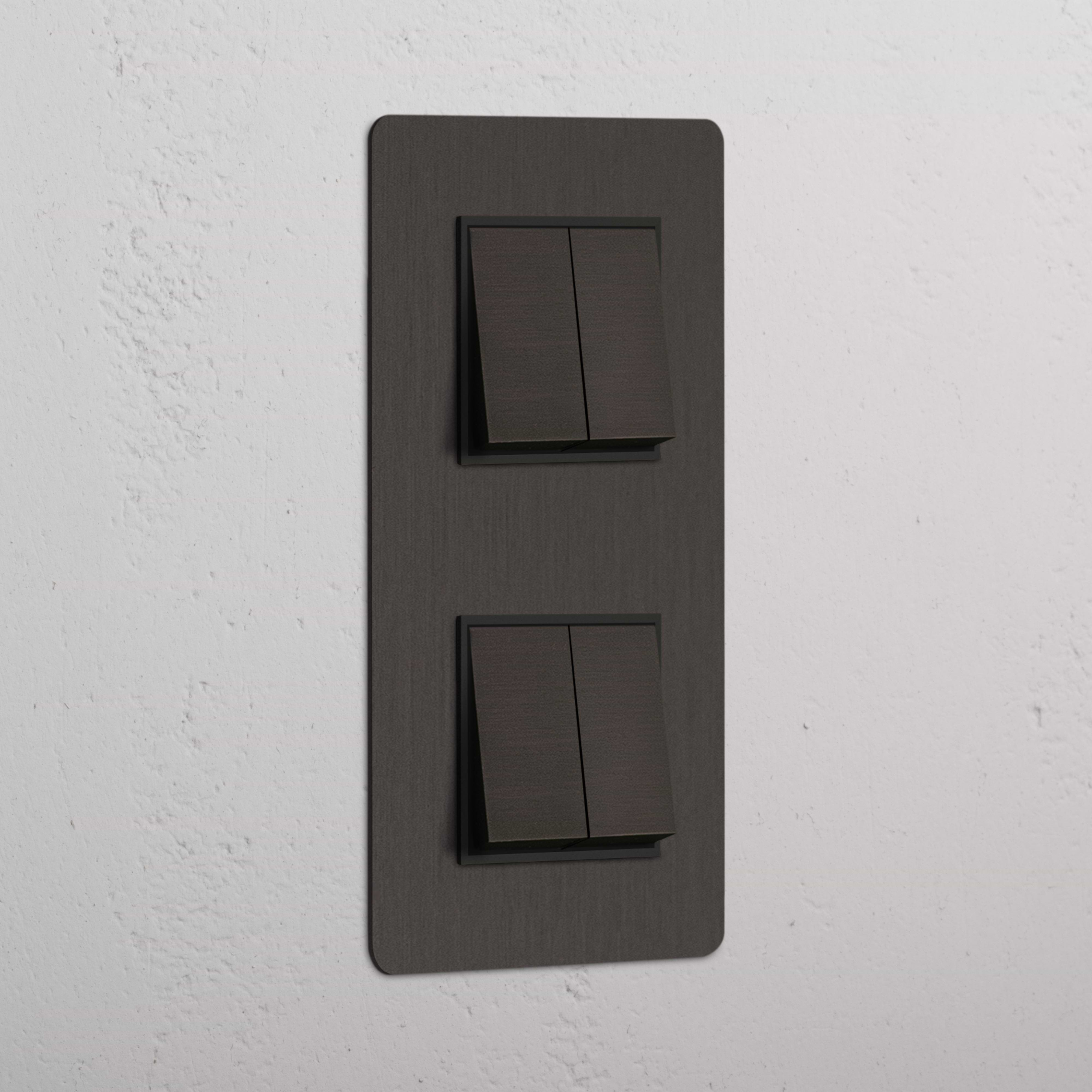 Interruptor doble de balancín de alta capacidad, en bronce y negro con diseño vertical y cuatro posiciones - Detalle para el hogar