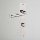 Manilla para puertas Apsley con placa larga (con muelle) y sistema giratorio - Níquel pulido