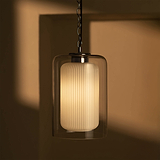 Suspension Windsor Moyen Format en Verre Suspension opaline avec verre nervuré et accents Nickel Poli.
