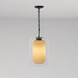 Suspension Windsor en verre opalin aux accents de bronze, dotée d'un abat-jour beige côtelé et d'une chaîne de suspension noire.