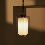 Suspension Windsor Moyen Format en Verre Opalin - Suspension bronze avec verre nervuré et accents bronze.