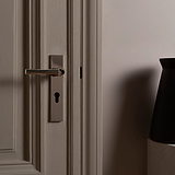 Harper Poignée de Porte à Ressort à Plaque Longue et Trou de Serrure Euro - Nickel Poli