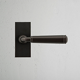 Digby Poignée de Porte à Ressort à Plaque Courte - Bronze