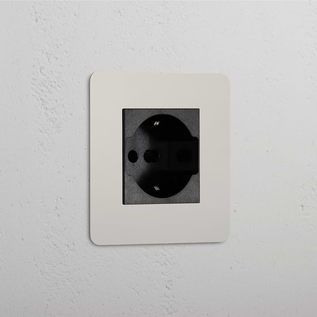 Modulo Singolo Schuko/Bipasso in Nichel Lucido Nero