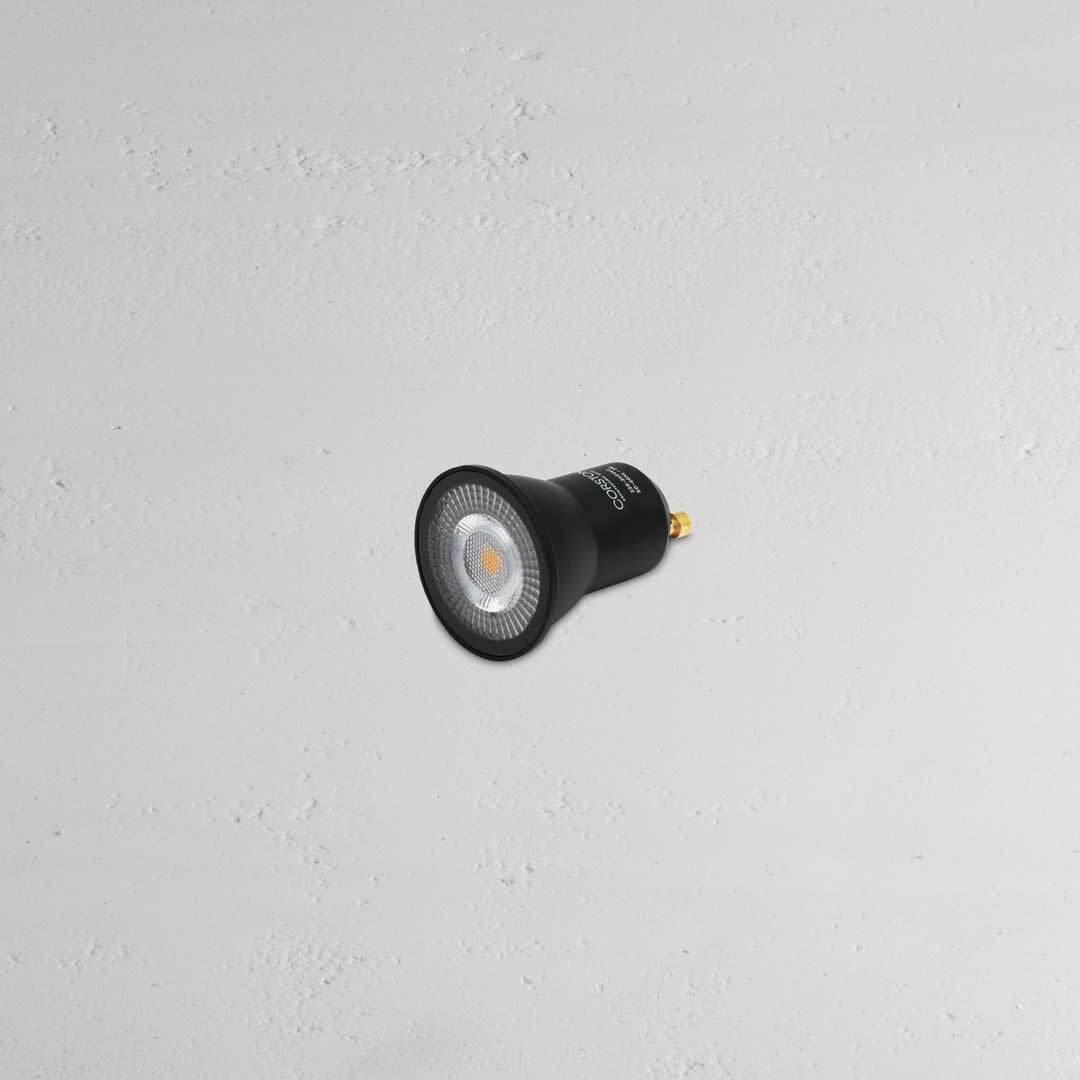 Lampadina LED Court GU10 nera 35mm su sfondo bianco