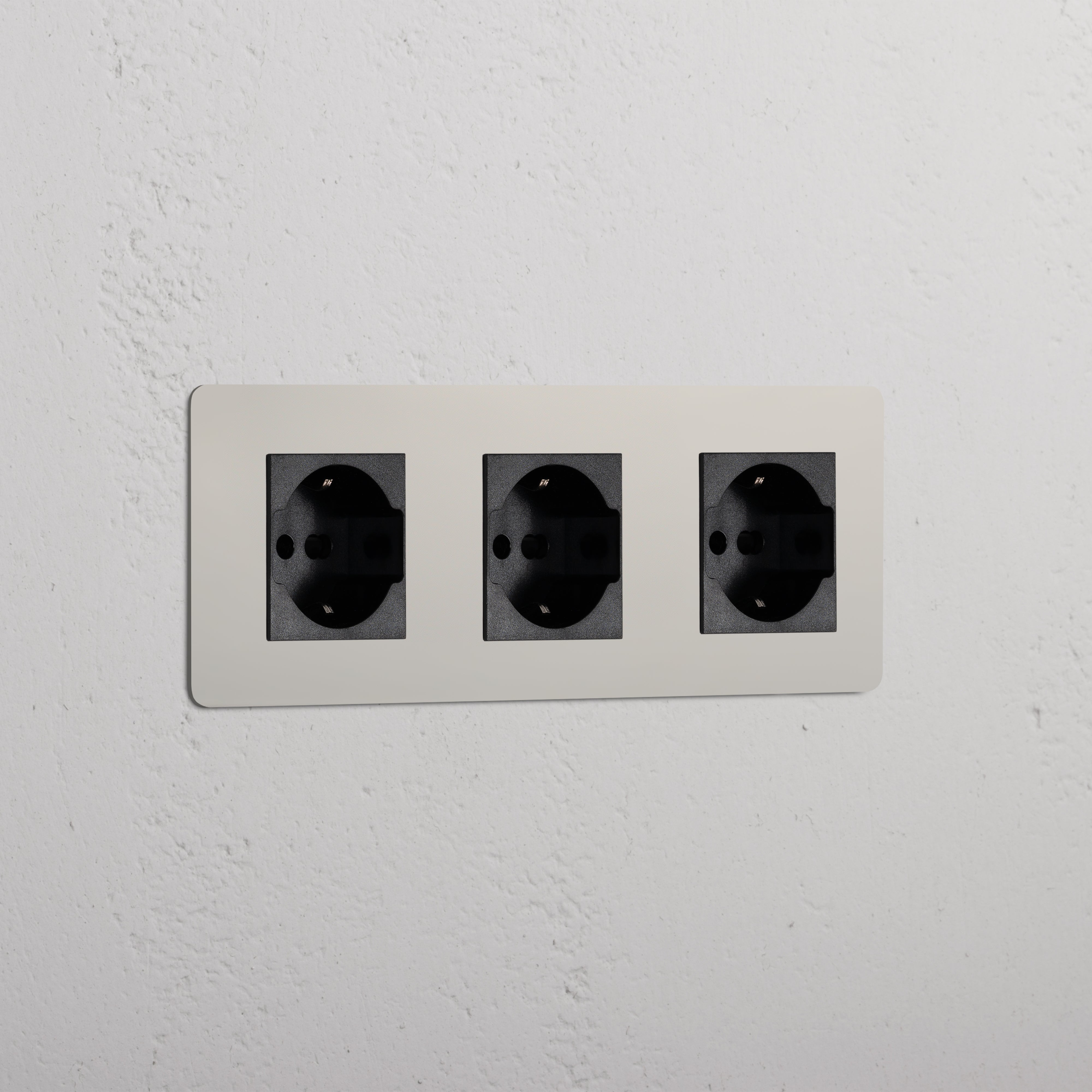 Modulo Triplo 3x Schuko/Bipasso in Nichel Lucido Nero