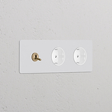 Triplo Interruttore a Levetta con 2 Moduli Schuko Tipo F in Ottone Antico Bianco, parte di Prese e Moduli Tripli.