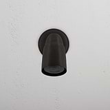 Ealing Faretto da Incasso - Bronzo, faretto esterno con finitura bronzo su soffitto bianco testurizzato.