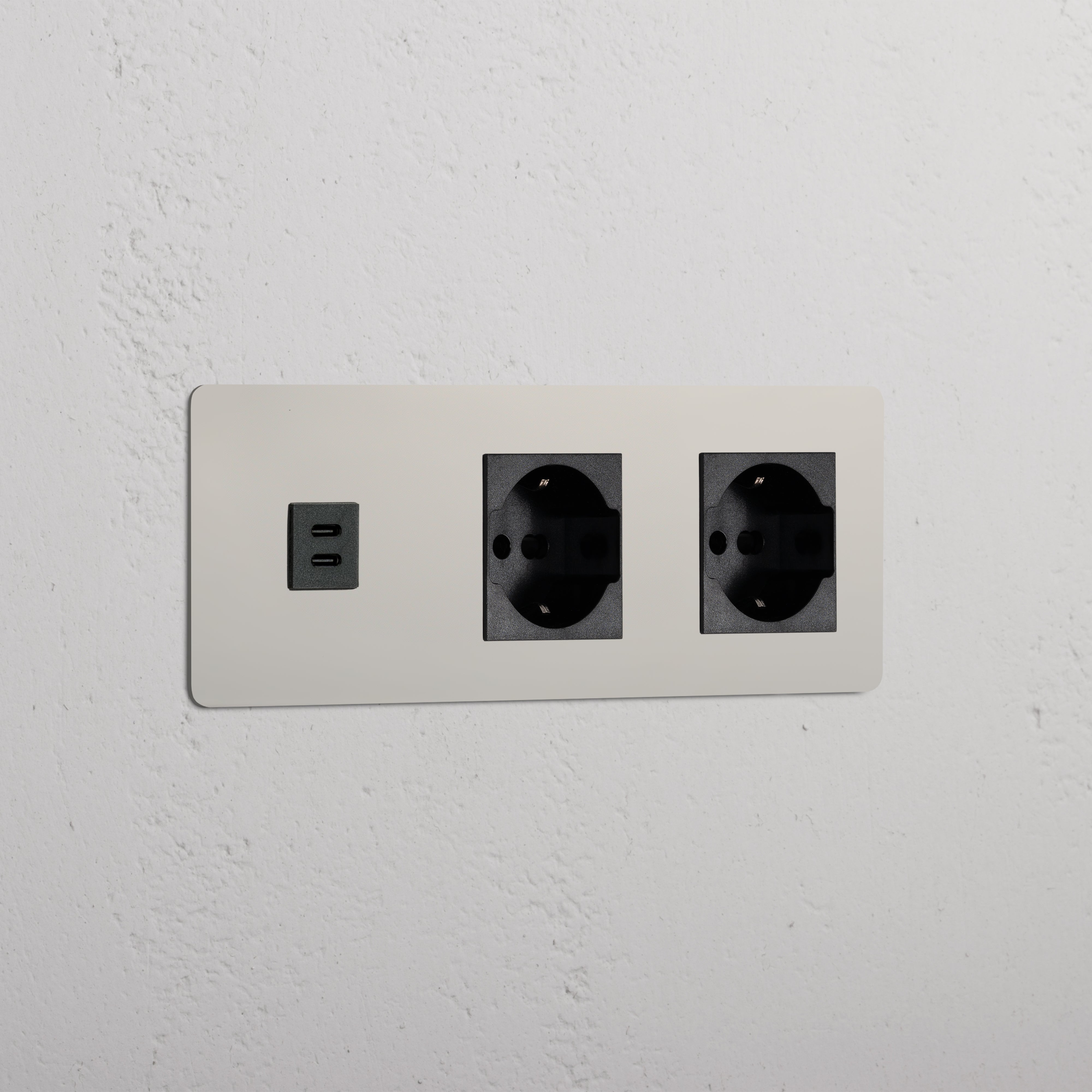 Modulo Triplo USB 30W & 2x Schuko/Bipasso in Nichel Lucido Nero