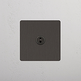 Interruttore a Levetta Centrale Singolo in Bronzo - Soluzione Perfetta per Controllo della Luce su Sfondo Bianco