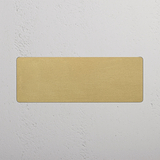 Placca Vuota Tripla in Ottone Antico, Stile Minimalista su Sfondo Bianco