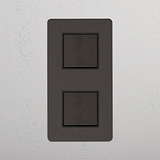 Interruttore a Bilanciere Verticale Doppio Efficace in Bronzo Nero con 2 Posizioni su Sfondo Bianco