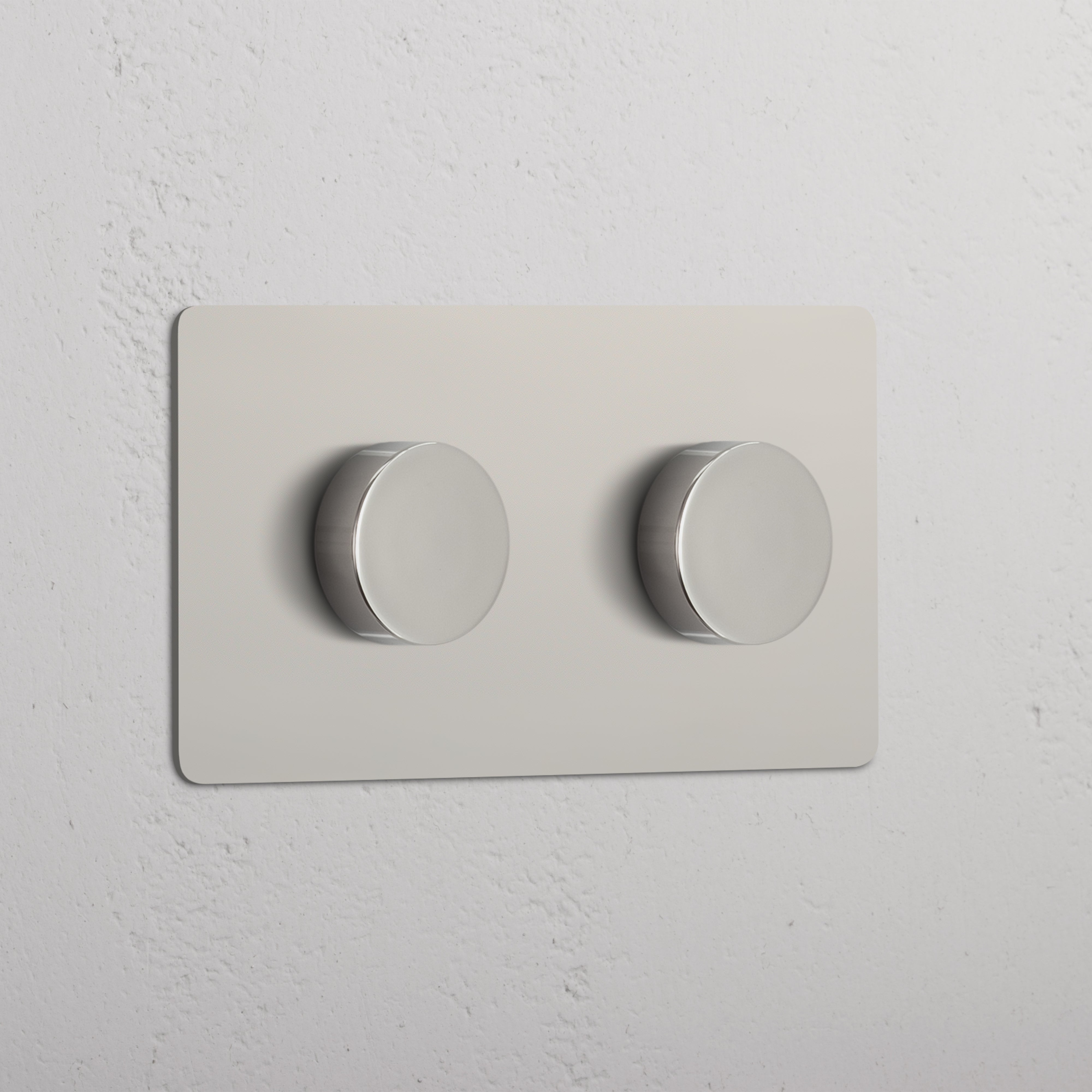 Interruttore e Dimmer Doppi 'Interruttore Dimmer Multidirezionale Doppio 2x' in nichel lucido con due manopole tonde.