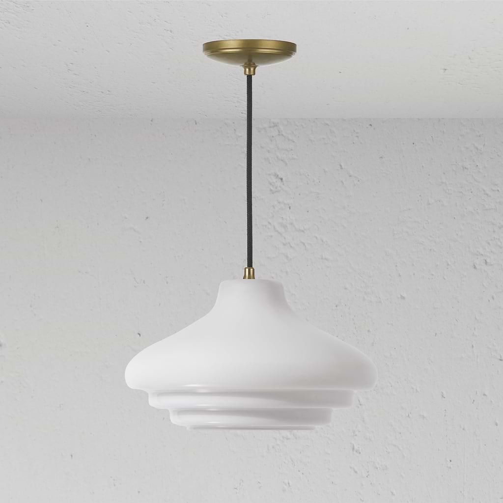 Brookfield średnia lampa wisząca z opalowym szkłem - Antyczny mosiądz