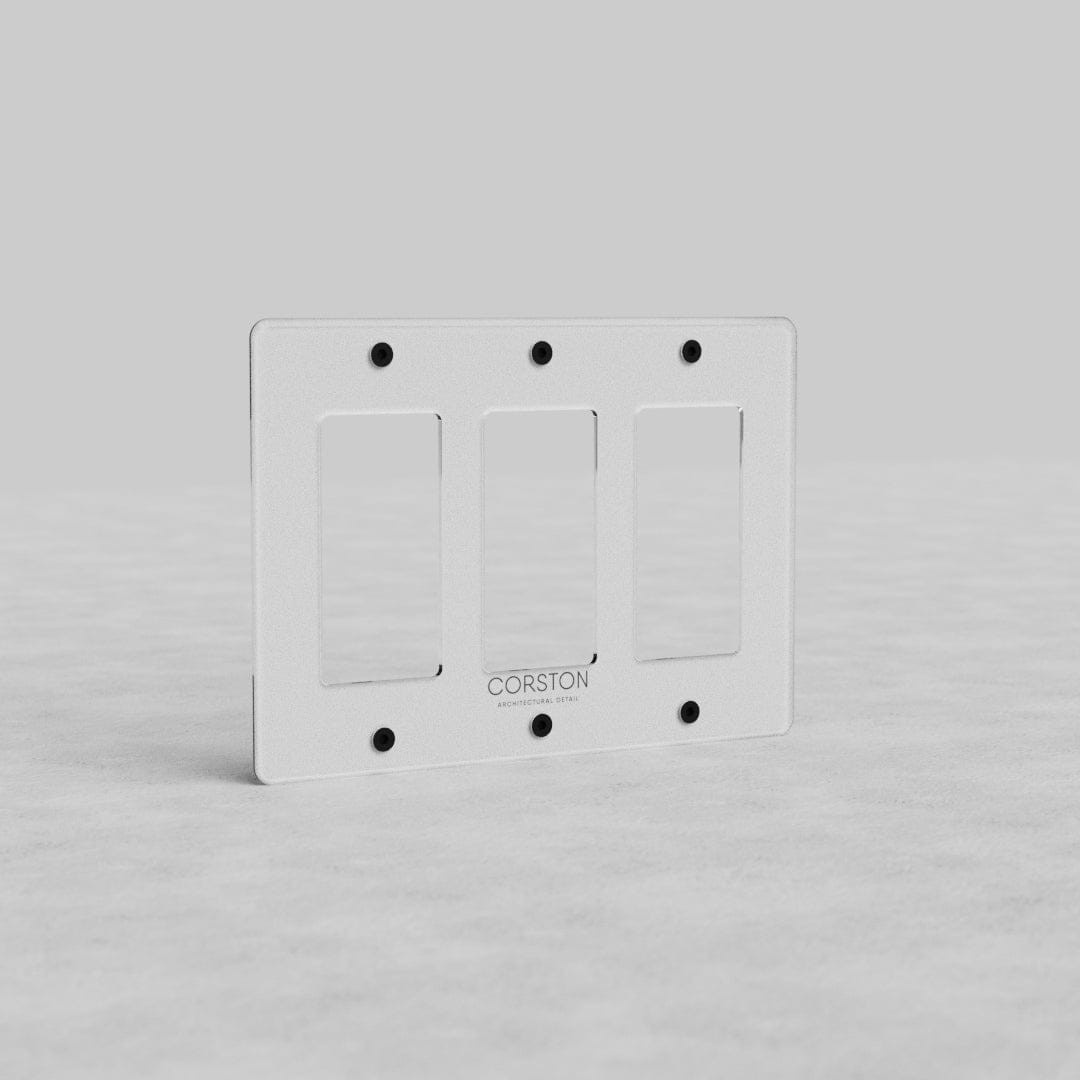 Clear triple outlet plate, 3G Outlet Plate Kew US, rectangular with beveled edges and six screw holes.