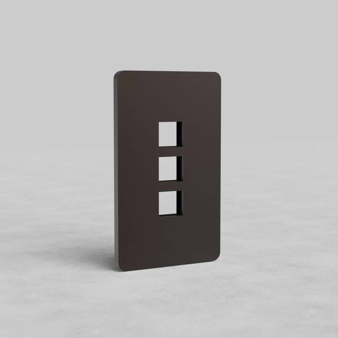 Bronze 1G 3x Keystone Plate Grove US with three rectangular keystone module openings on a gray background.