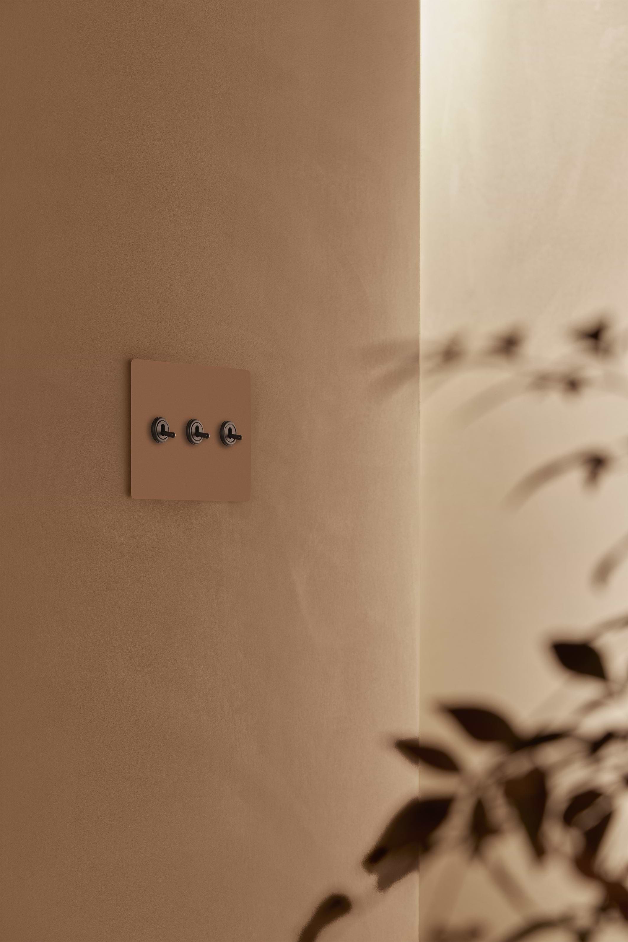 Kew 3G Toggle Switch - Paintable Bronze