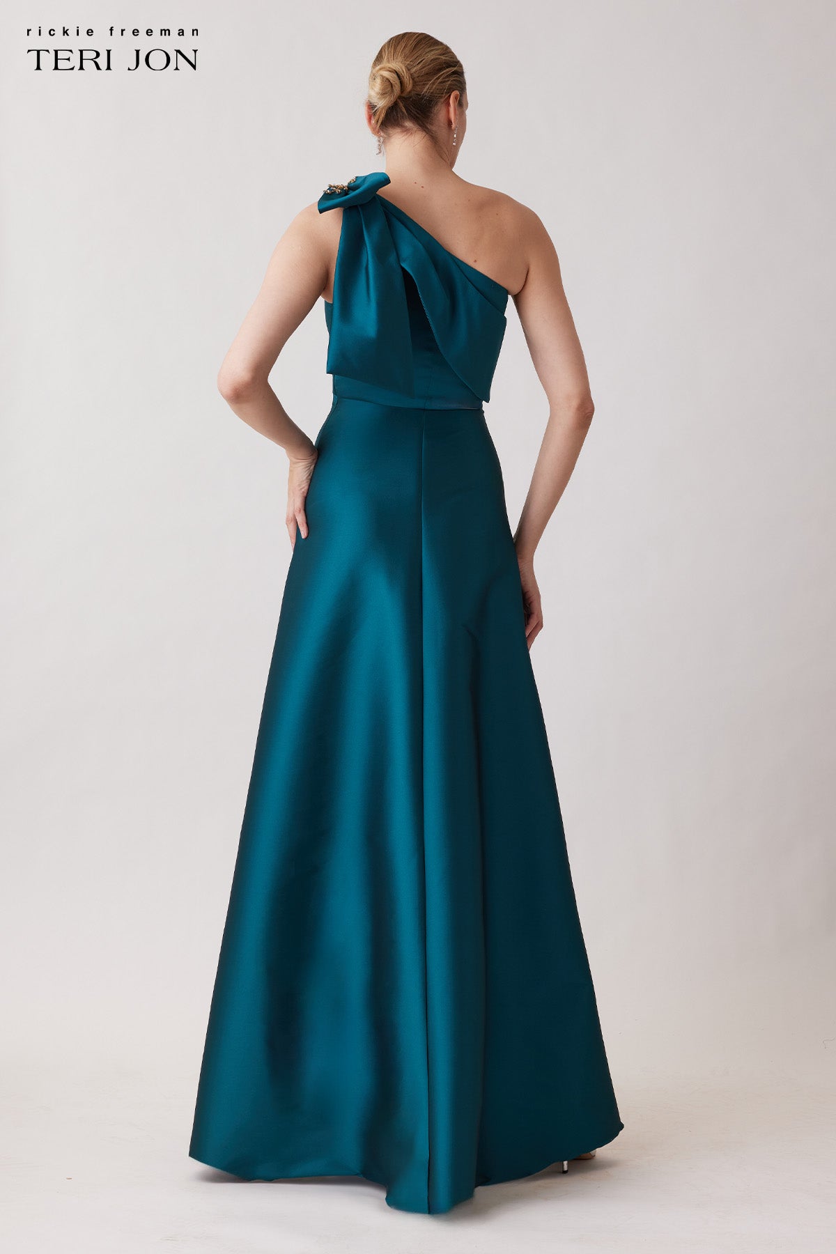 Color_Peacock