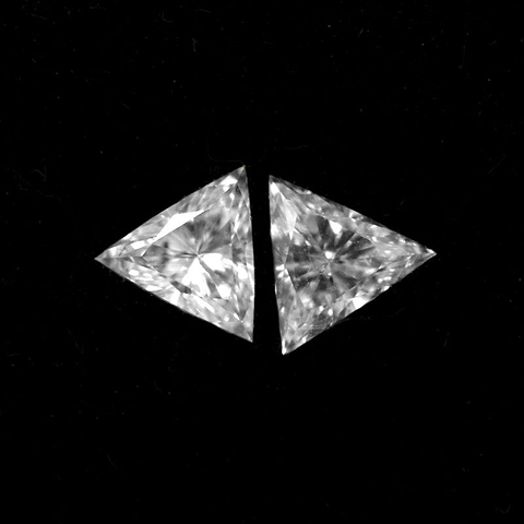 Zwei völlig natürliche LEIBISH-Diamanten in Dreiecksform, farblos