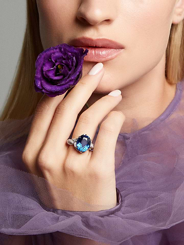 LEIBISH Extraordinary No Heat Oval Sapphire and Diamond Side Stone Ring