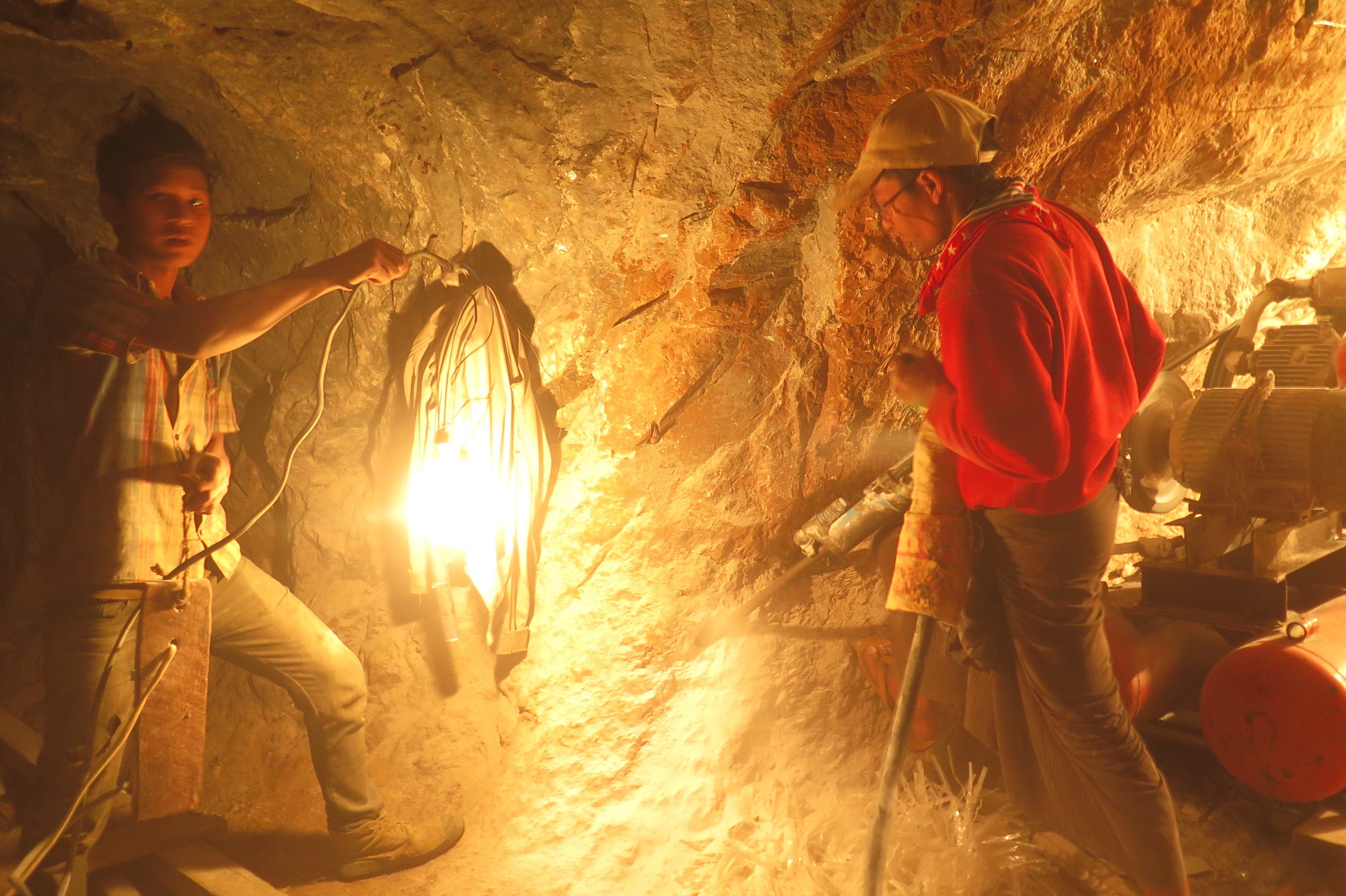Miners in the Kadoke-tat mine (Photo Credit to Federico Barlocher)