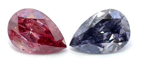 Ein birnenförmiger Diamant in Fancy Deep Pink und ein birnenförmiger Diamant in Fancy Violet