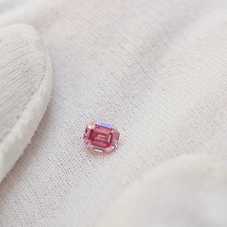 LEIBISH 0,65 Karat, Fancy Intense Purplish Pink